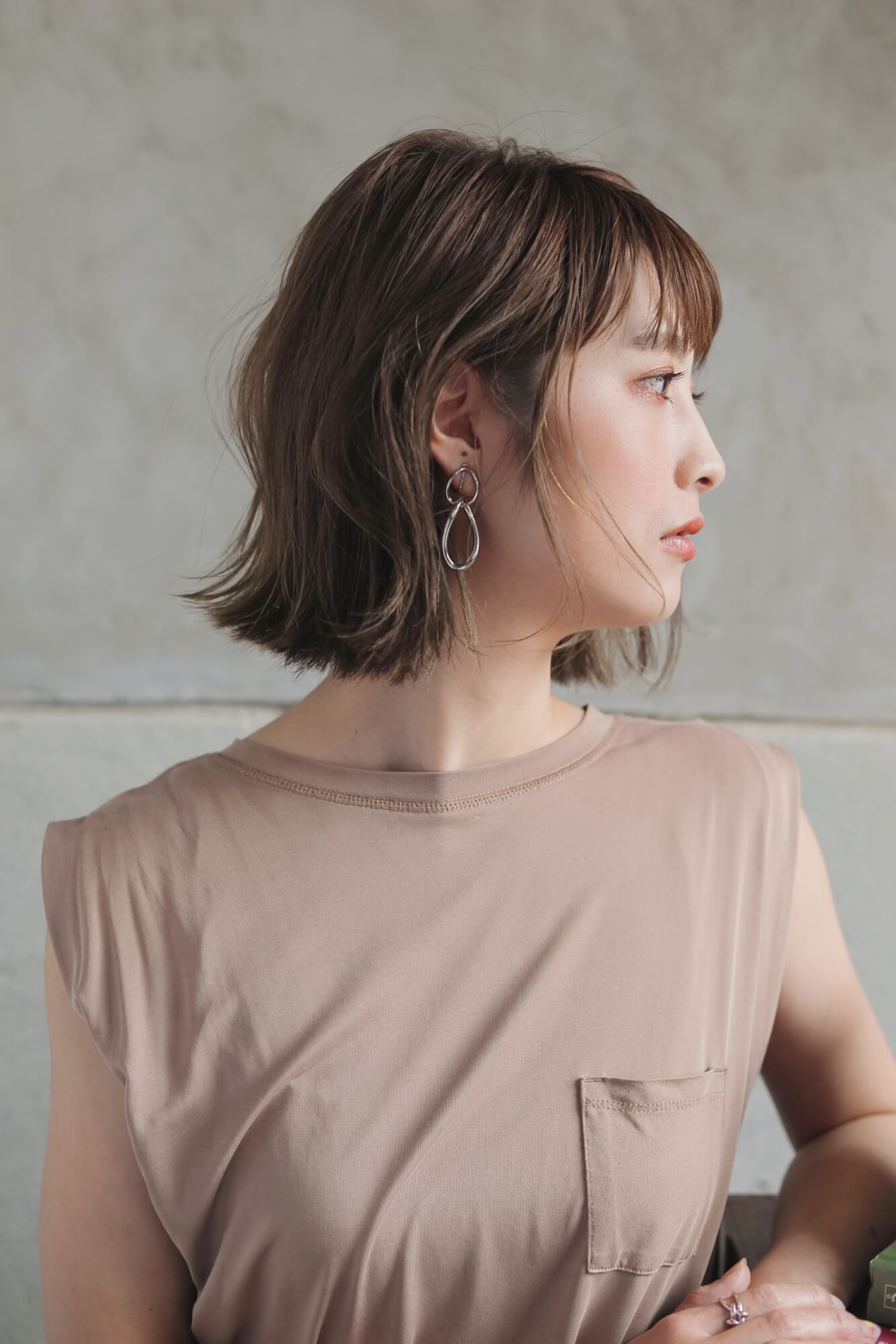 知性が漂うニュアンスカラー